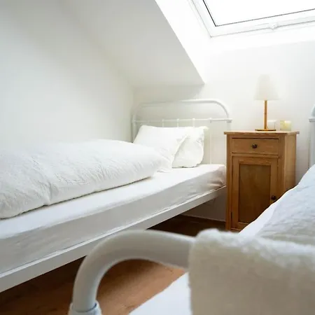 Schlaf-scheune Auf Islandpferdehof Im Gruenen *